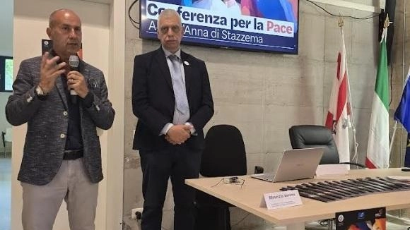 Il sindaco Maurizio Verona alla Fabbrica dei Diritti per. la Conferenza per la pace Il sindaco Maurizio Verona alla Fabbrica dei Diritti per. la Conferenza per la pace