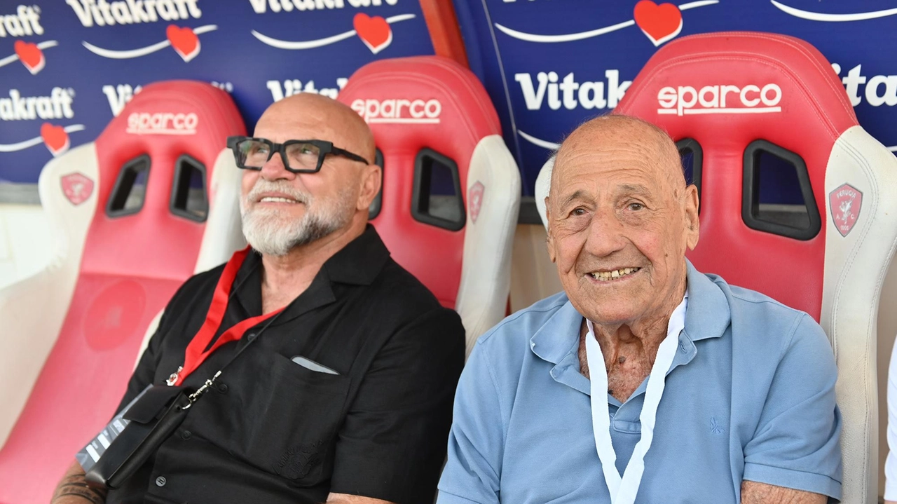 Il presidente argentino: "Puntiamo ad arrivare lontano, tra le prime squadre italiane. È un onore essere in questa società in un’occasione così importante. Il mercato? Ci pensa Meluso". Il presidente argentino: "Puntiamo ad arrivare lontano, tra le prime squadre italiane. È un onore essere in questa società in un’occasione così importante. Il mercato? Ci pensa Meluso".