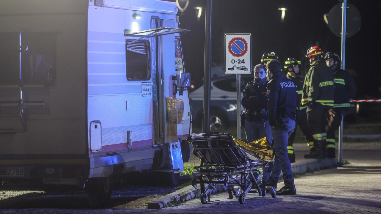 Firenze, il camper in viale Pieraccini dove si è consumata la tragedia (foto Giuseppe Cabras/New Press Photo)