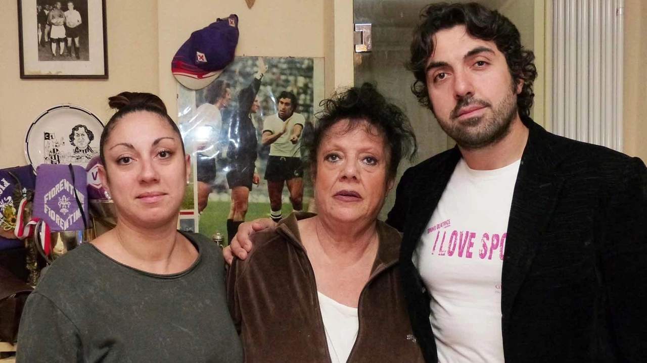 Gabriella Bernardini, vedova di Bruno Beatrice, con i figli Alessandro e Claudia Gabriella Bernardini, vedova di Bruno Beatrice, con i figli Alessandro e Claudia