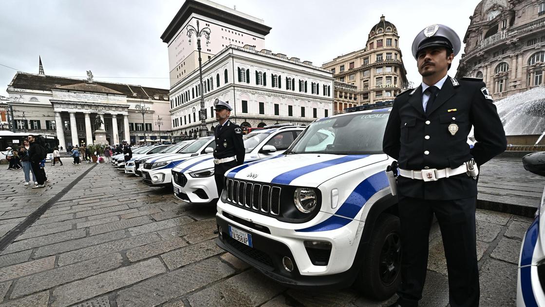 Salva una donna da un’aggressione. Premiata agente della polizia locale Salva una donna da un’aggressione. Premiata agente della polizia locale