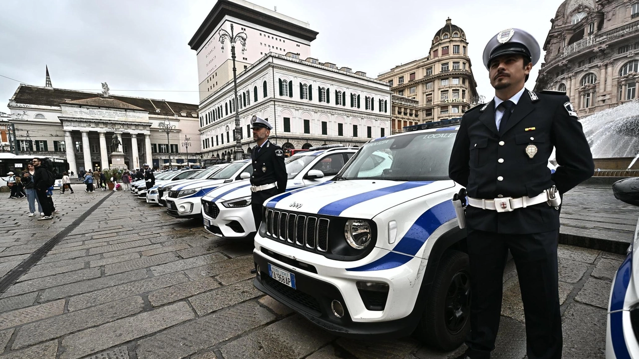 Col suo gesto ha messo al sicuro una donna vittima delle violenze dell’ex compagno, scongiurando una possibile tragedia. L’agente della... Col suo gesto ha messo al sicuro una donna vittima delle violenze dell’ex compagno, scongiurando una possibile tragedia. L’agente della...