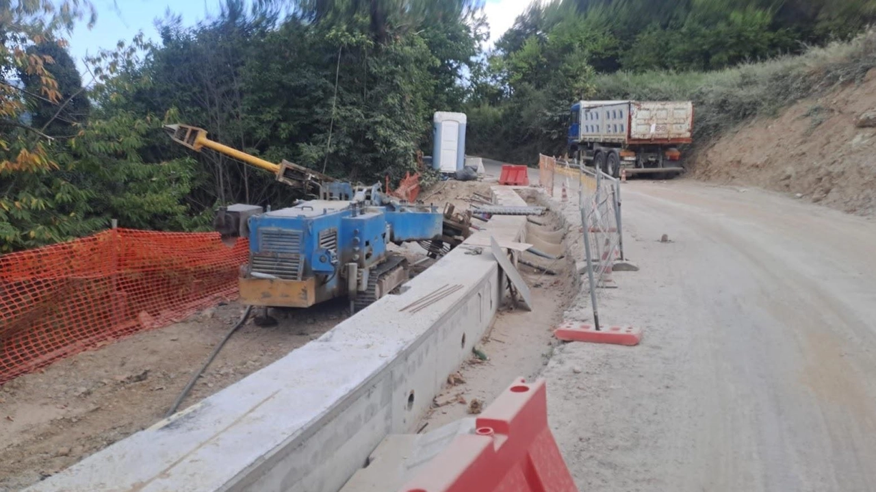 I lavori sulla via di Montecuccoli I lavori sulla via di Montecuccoli