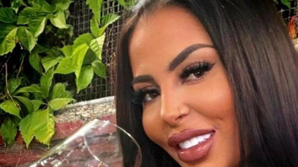 La mamma della escort nei guai per false informazioni ai pm. La testimonianza chiave di un’amica. Spunta un legale: si sarebbe proposto come mediatore coi rapitori. La mamma della escort nei guai per false informazioni ai pm. La testimonianza chiave di un’amica. Spunta un legale: si sarebbe proposto come mediatore coi rapitori.