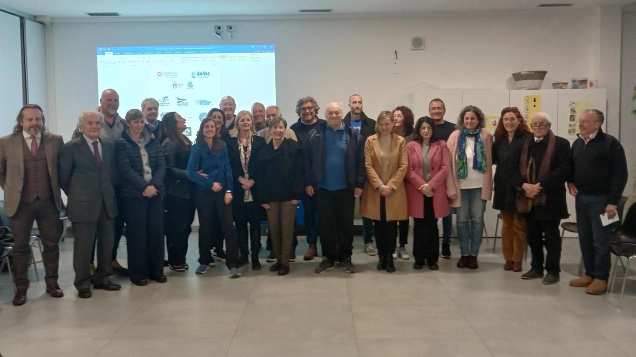 Gli organizzatori e. promotori del progetto ’Sport per. tutti’ rivolto ai ragazzi dell’Anffas Gli organizzatori e. promotori del progetto ’Sport per. tutti’ rivolto ai ragazzi dell’Anffas