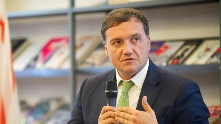 https://www.lanazione.it/image-service/view/acePublic/alias/contentid/MDgxYzcxMTItY2E0Ny00/0/un-bando-per-le-aree-montane-impianti-di-risalita-nuove-risorse-la-regione-in-aiuto-delle-imprese.jpeg?f=16:9&w=1200&h=630