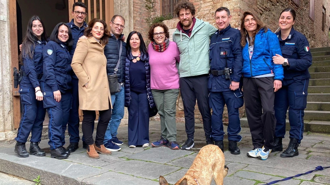 Maurizio Lastrico all’ingresso della casa circondariale di Santo Spirito, dove ha incontrato i detenuti per un intenso colloquio