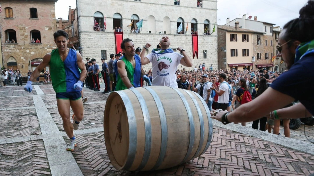 Montepulciano, la Contrada di Cagnano vince il Bravìo