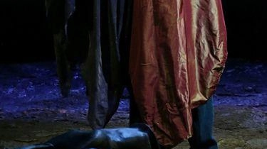 Domani alle 21 e domenica alle 16 al Politeama "Iliade. Il gioco degli dèi", nell’adattamento di Francesco Niccolini, con il...