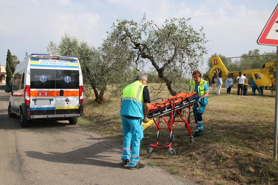 Cade e sbatte la testa, grave una donna di 74 anni. Attivato l’elisoccorso Pegaso Cade e sbatte la testa, grave una donna di 74 anni. Attivato l’elisoccorso Pegaso