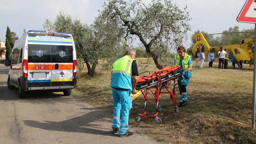 L'intervento dei sanitari a San Casciano (foto Taddei/Germogli) L'intervento dei sanitari a San Casciano (foto Taddei/Germogli)