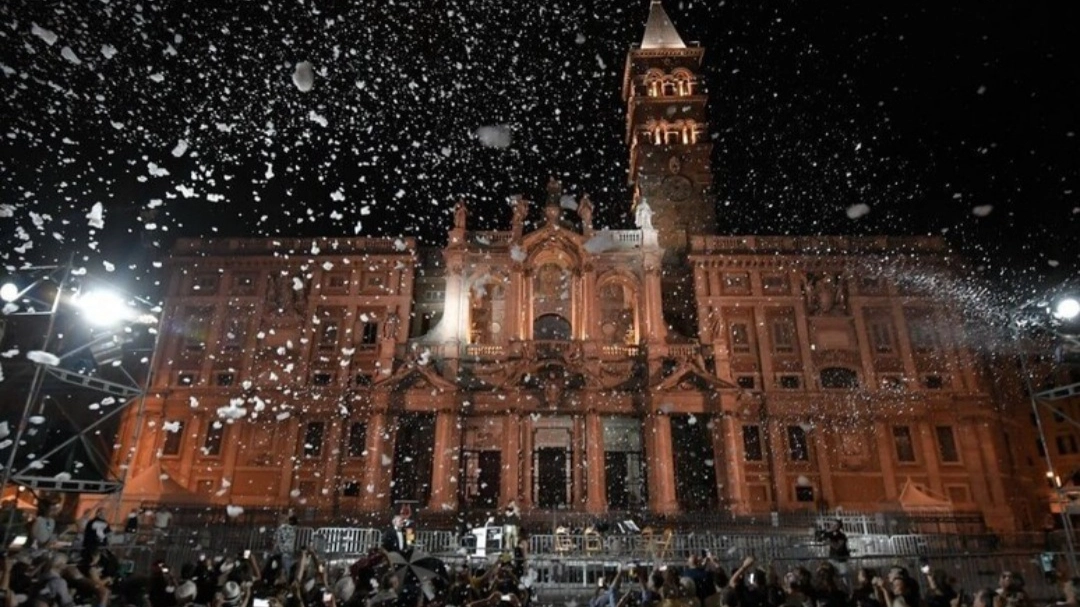 Rievocazione del 'Miracolo della Neve' (foto da Ansa) Rievocazione del 'Miracolo della Neve' (foto da Ansa)