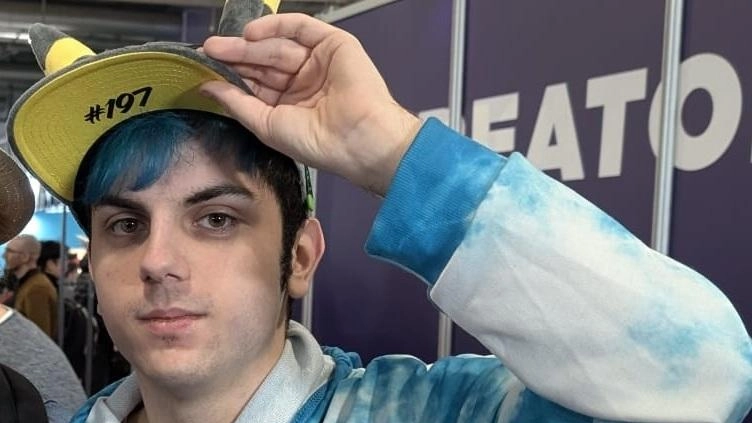 Elia Bastiani, il 21enne youtuber di Pontedera che martedì sera alle 23.30 è stato avvicinato e minacciato di morte da un giovane che voleva i soldi Elia Bastiani, il 21enne youtuber di Pontedera che martedì sera alle 23.30 è stato avvicinato e minacciato di morte da un giovane che voleva i soldi