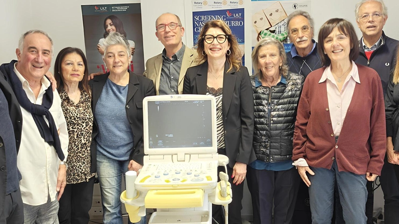 I rappresentanti della compagnia ’Pan fatto ’n cà’ nella sede della Lilt I rappresentanti della compagnia ’Pan fatto ’n cà’ nella sede della Lilt