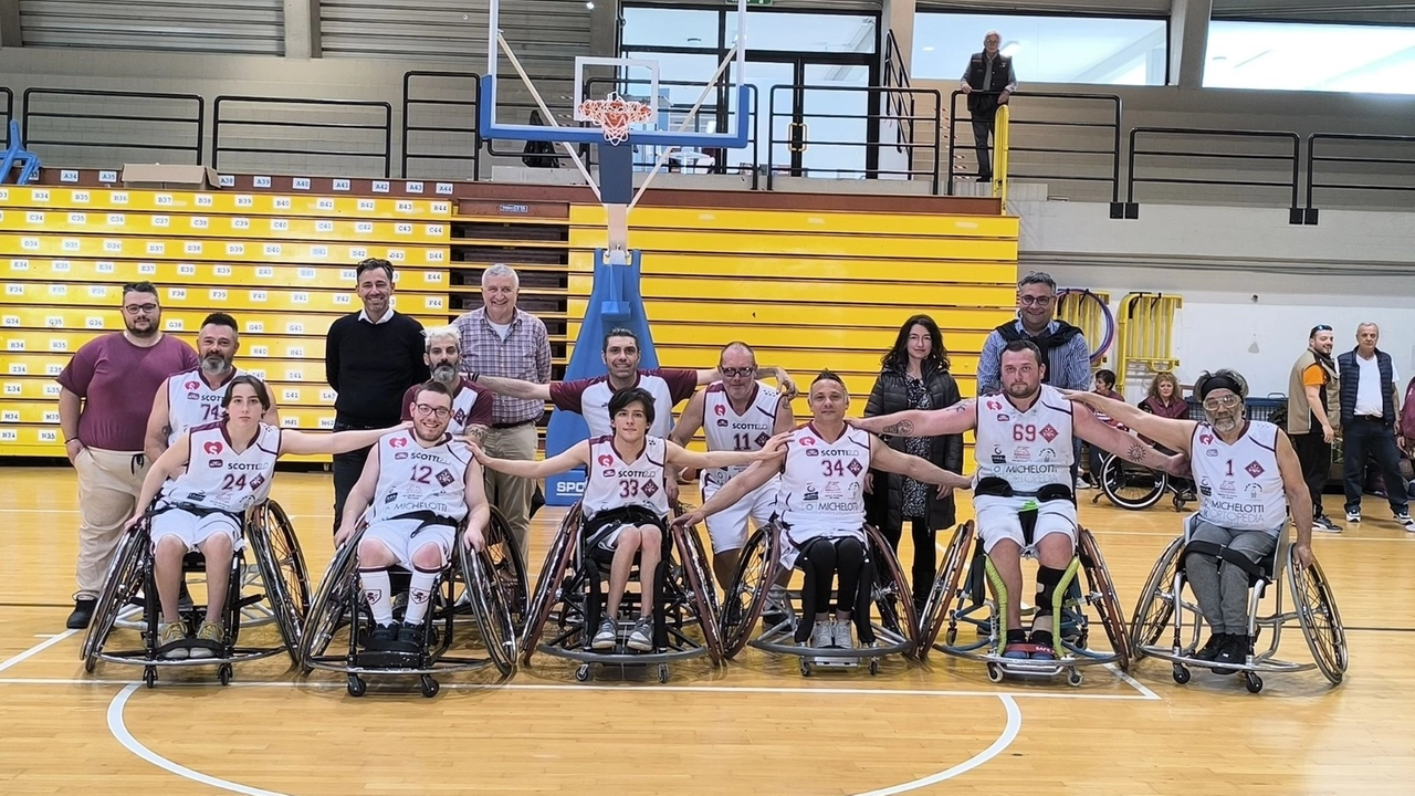 Gli atleti della Tds-Toscana Disabili Sport nella palestra a Livorno Gli atleti della Tds-Toscana Disabili Sport nella palestra a Livorno