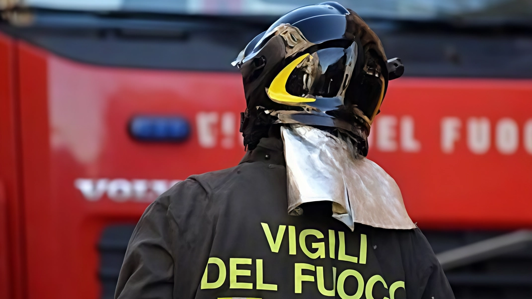 Intervento dei vigili del fuoco ieri a Pancole per un’esplosione avvenuta all’interno della Proloco Due persone ferite Intervento dei vigili del fuoco ieri a Pancole per un’esplosione avvenuta all’interno della Proloco Due persone ferite