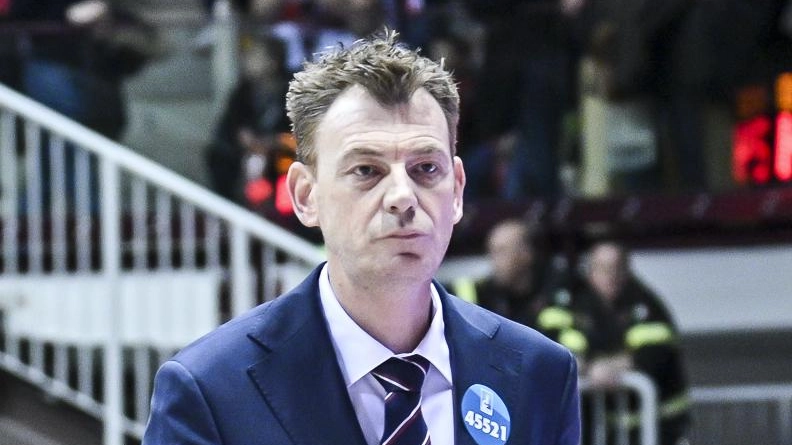 PISTOIA L’Estra con la sconfitta subita contro Trieste è arrivata a nove sconfitte consecutive eguagliando il record negativo risalente alla stagione... PISTOIA L’Estra con la sconfitta subita contro Trieste è arrivata a nove sconfitte consecutive eguagliando il record negativo risalente alla stagione...