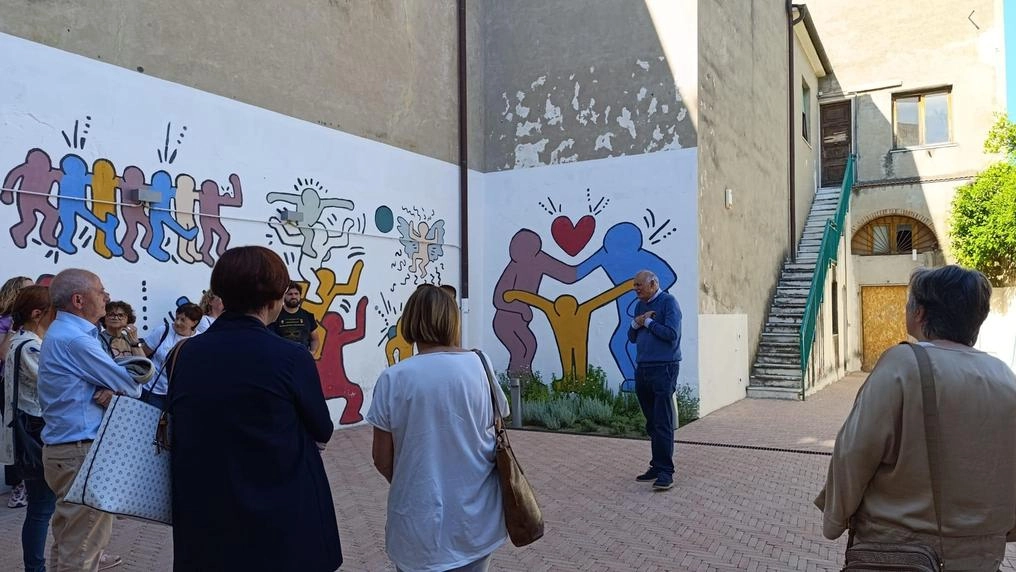 Il cortile dello Sportello sociale di via Cattaneo, che festeggia. due anni di attività Il cortile dello Sportello sociale di via Cattaneo, che festeggia. due anni di attività