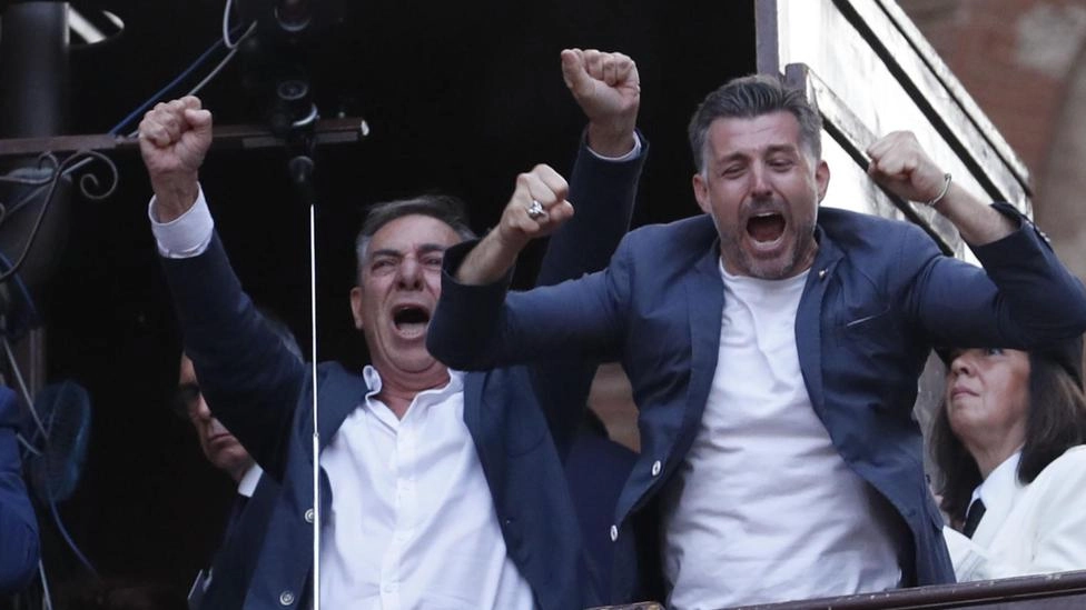 Luigi Farnetani, tenente di Aldo Nerozzi, era andato a prendere il cavallo il 13 agosto "Non mi ero più monturato in Piazza da quando, nel 1975, lo feci che c’era Rimini". Luigi Farnetani, tenente di Aldo Nerozzi, era andato a prendere il cavallo il 13 agosto "Non mi ero più monturato in Piazza da quando, nel 1975, lo feci che c’era Rimini".