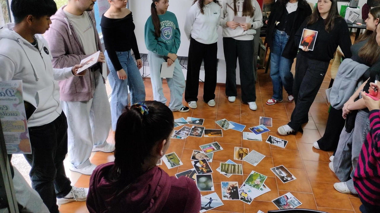 I giovani sono stati i protagonisti del sondaggio “Fatti per bene“ promosso dall’amministrazione comunale guidata dalla sindaca Sara D’Ambrosio per progettare interventi di rigenerazione urbana I giovani sono stati i protagonisti del sondaggio “Fatti per bene“ promosso dall’amministrazione comunale guidata dalla sindaca Sara D’Ambrosio per progettare interventi di rigenerazione urbana