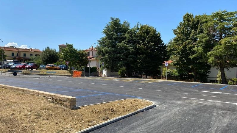 La nuova area di sosta da 220 posti in via degli Archi a Pienza, che oggi sarà inaugurata e consentirà di ridisegnare la mappa degli attracchi urbani La nuova area di sosta da 220 posti in via degli Archi a Pienza, che oggi sarà inaugurata e consentirà di ridisegnare la mappa degli attracchi urbani
