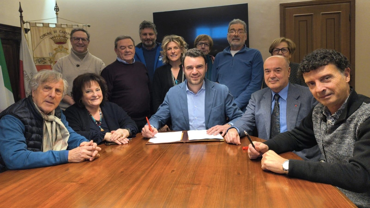Il sindaco Del Chiaro con i rappresentanti delle organizzazioni sindacali Il sindaco Del Chiaro con i rappresentanti delle organizzazioni sindacali