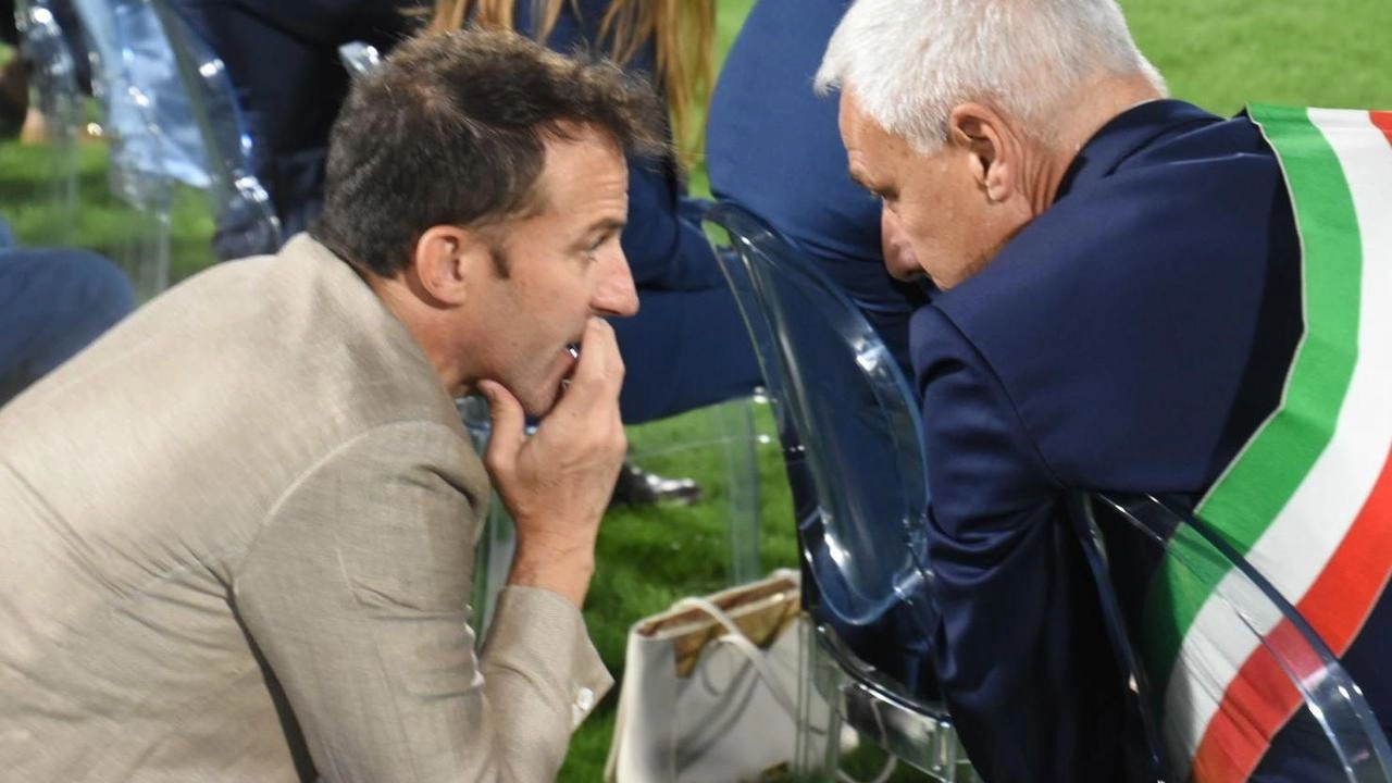 Il taglio del nastro con una parata di stelle davanti a una tribuna piena. Del Piero: "Il mio gol più importante? Lo feci qui, finale coppa Carnevale".