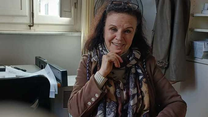 La pittrice è protagonista di una mostra in Francia . Le tele a olio diventono un viaggio nei sentimenti. La pittrice è protagonista di una mostra in Francia . Le tele a olio diventono un viaggio nei sentimenti.