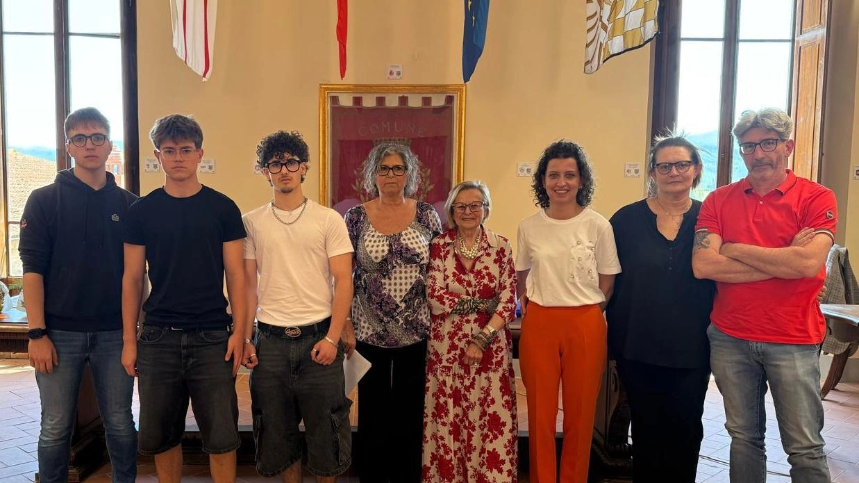 Gli studenti dell’Isis vincitori del premio dedicato a Gabriele Lusini, il giovane morto folgorato mentre era a pesca Gli studenti dell’Isis vincitori del premio dedicato a Gabriele Lusini, il giovane morto folgorato mentre era a pesca
