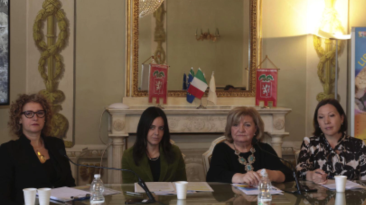 Da sx, Barbara Amoroso Donatti, Agnese Carletti, Elda Lettieri e Ina Cijevschi Da sx, Barbara Amoroso Donatti, Agnese Carletti, Elda Lettieri e Ina Cijevschi
