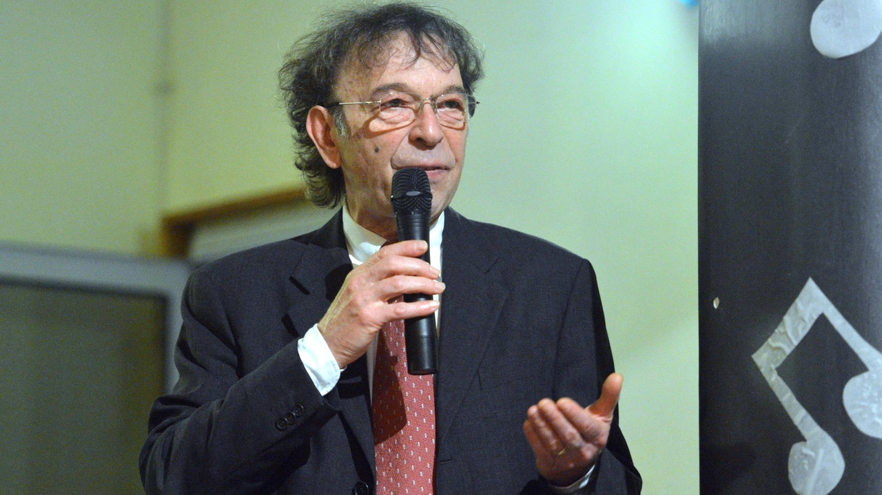 Claudio Gaggini durante la sua esperienza di amministratore (FotoCastellani) Claudio Gaggini durante la sua esperienza di amministratore (FotoCastellani)