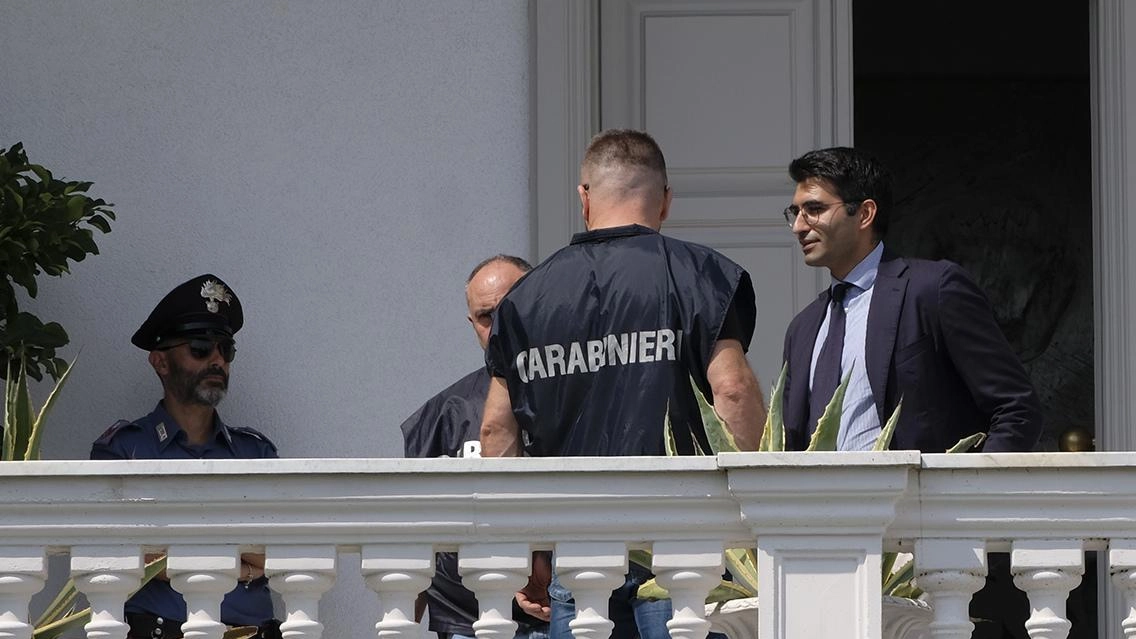 I rilievi dei carabinieri effettuati nella villa di via Genova sui colli spezzini dopo il delitto (foto Pasquali) I rilievi dei carabinieri effettuati nella villa di via Genova sui colli spezzini dopo il delitto (foto Pasquali)