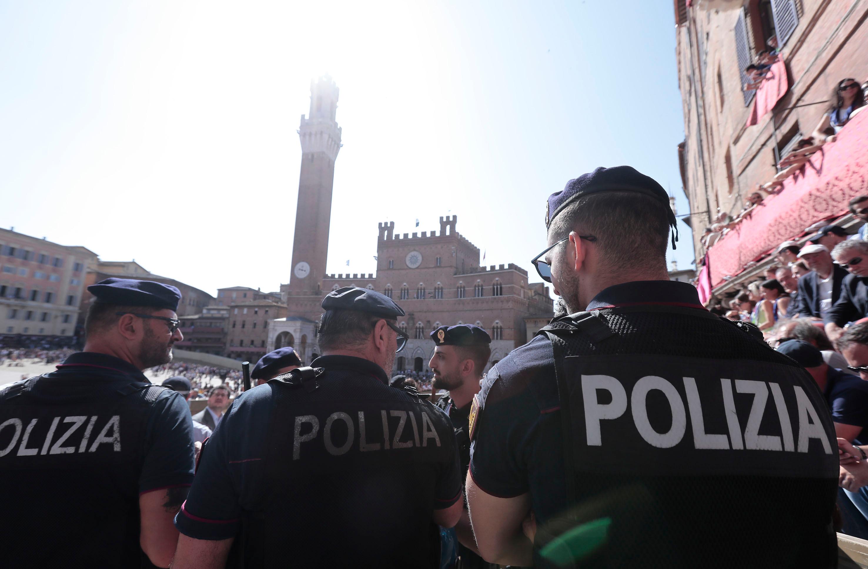 Tutti gli occhi su Siena, Palio sorvegliato speciale. Superpiano di sicurezza Tutti gli occhi su Siena, Palio sorvegliato speciale. Superpiano di sicurezza