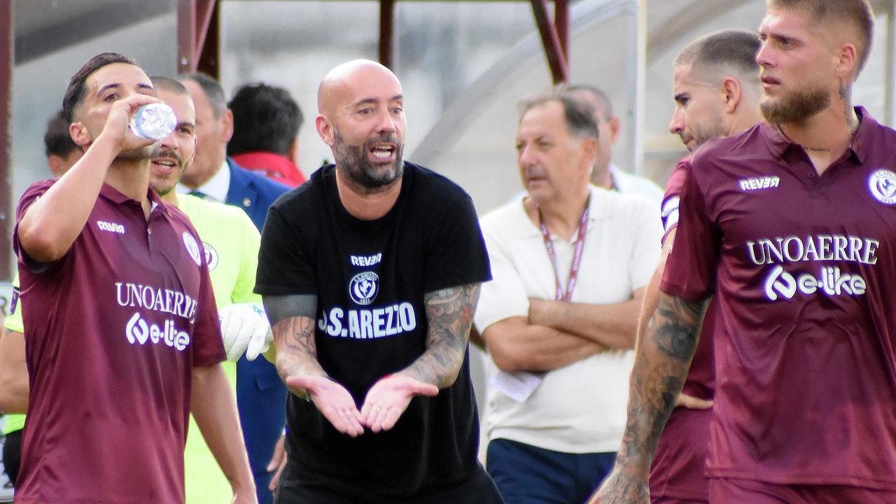 Le indicazioni di Cristian Bucchi alla squadra durante la sfida col Bra