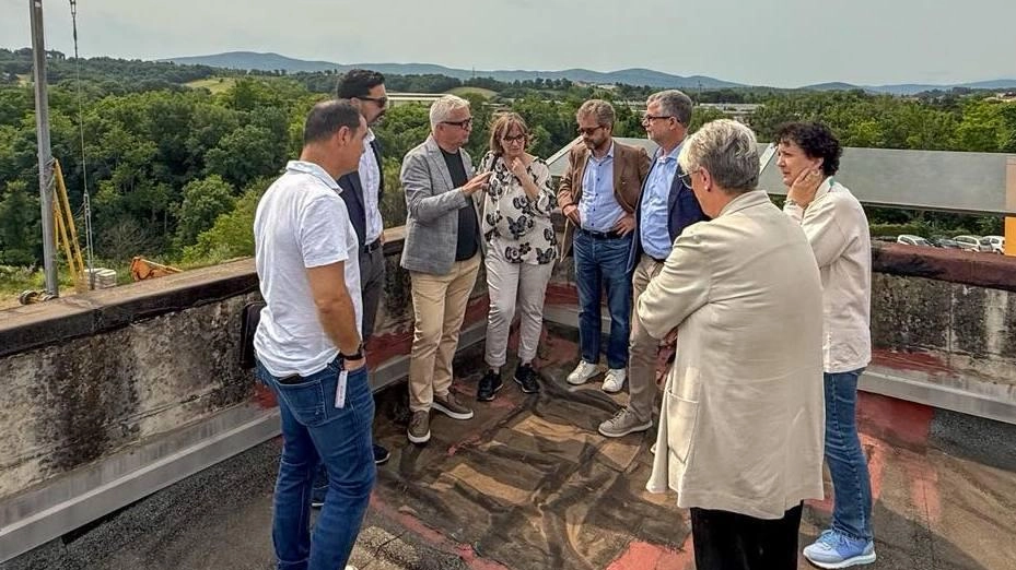 L’assessore Simone Bezzini con il sindaco di Colle Piero Pii e il direttore generale dell’Asl Marco Torre L’assessore Simone Bezzini con il sindaco di Colle Piero Pii e il direttore generale dell’Asl Marco Torre