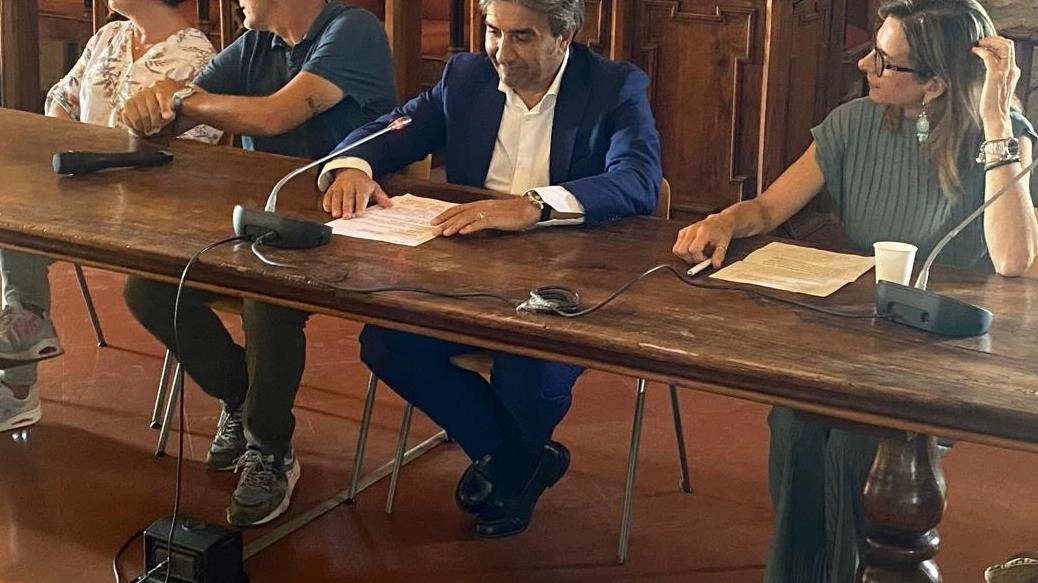 La presentazione a Palazzo Pretorio: hanno partecipato il sindaco Vittorio Fiorucci, l’assessora Paola Salciarini, la presidente di Confcommercio Gubbio Barbara Marsili e l’ideatore del camp Simone Palombi La presentazione a Palazzo Pretorio: hanno partecipato il sindaco Vittorio Fiorucci, l’assessora Paola Salciarini, la presidente di Confcommercio Gubbio Barbara Marsili e l’ideatore del camp Simone Palombi