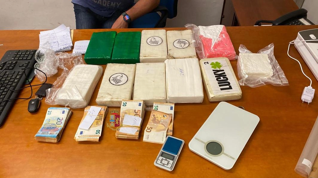 Sono stati anche sequestrati 70mila euro Sono stati anche sequestrati 70mila euro