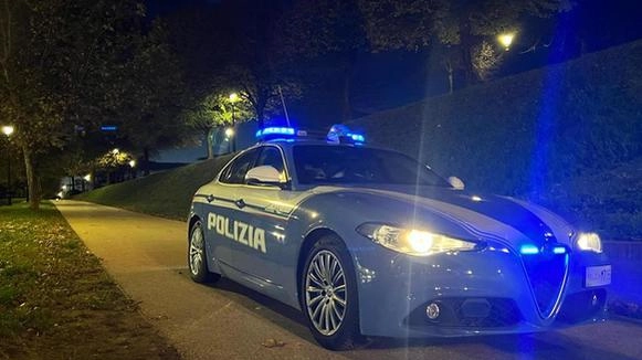 L'intervento della Polizia in una foto d'archivio L'intervento della Polizia in una foto d'archivio