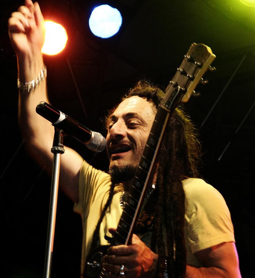 https://www.lanazione.it/image-service/view/acePublic/alias/contentid/MDk5NzlkYWUtZjJmYy00/0/il-reggae-incontra-lo-ska-concerto-a-venti-mani.jpeg?f=1.91:1&w=1200