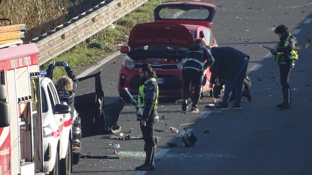 Un’immagine del terribile schianto sulla variante Aurelia a Viareggio dove sono morte Mame Badiane Thioune (foto sotto) e la piccola Sokhna Thioune Un’immagine del terribile schianto sulla variante Aurelia a Viareggio dove sono morte Mame Badiane Thioune (foto sotto) e la piccola Sokhna Thioune