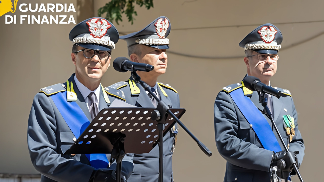 Cambio al vertice della Guardia di Finanza di Firenze: al generale di brigata Bruno Salsano succede il generale di brigata...