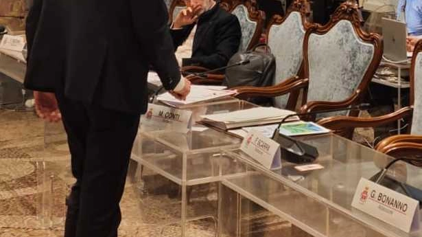 Il sindaco giovedì in consiglio comunale durante la discussione della mozione Il sindaco giovedì in consiglio comunale durante la discussione della mozione