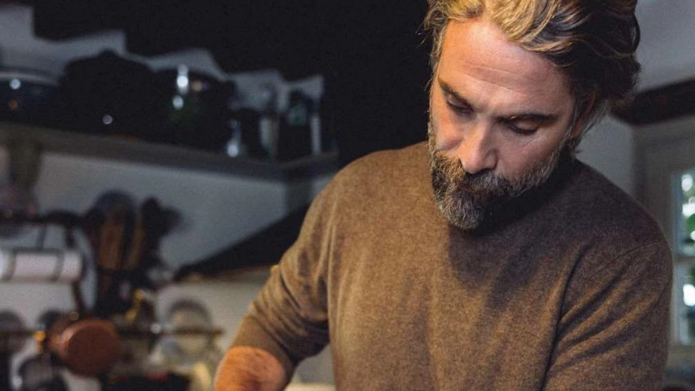 Sessanta piatti, quindici per stagione, con tanti riferimenti a Prato "La mia passione per la cucina è iniziata da giovanissimo a New York quando la nostalgia di casa e dei sapori della mia terra era grande" . Sessanta piatti, quindici per stagione, con tanti riferimenti a Prato "La mia passione per la cucina è iniziata da giovanissimo a New York quando la nostalgia di casa e dei sapori della mia terra era grande" .