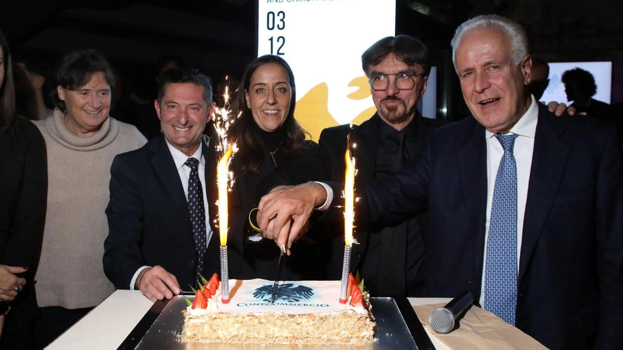 La Confcommercio Night ha riunito oltre 400 imprenditori "Un riconoscimento agli oltre 50mila soci che rappresentiamo". La Confcommercio Night ha riunito oltre 400 imprenditori "Un riconoscimento agli oltre 50mila soci che rappresentiamo".