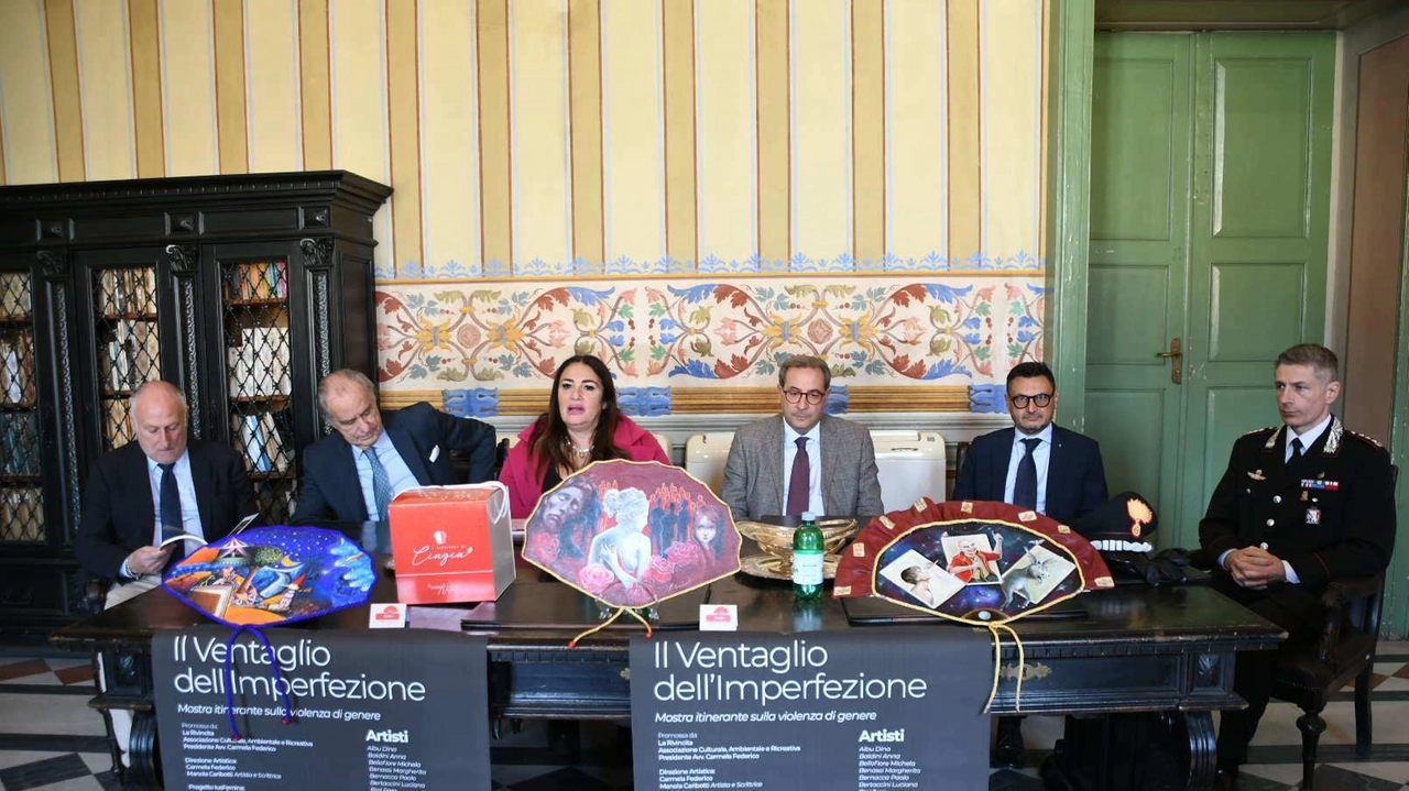 La presentazione della mostra itinerante a palazzo Ducale con le massime autorità e la presidentessa Carmen Federico La presentazione della mostra itinerante a palazzo Ducale con le massime autorità e la presidentessa Carmen Federico