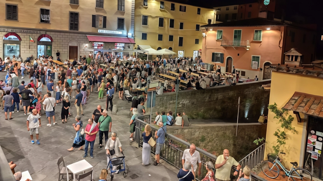 Il centro di Loro durante una delle iniziative estive che hanno raccolto consensi da parte di chi ha voluto prendere parte ad appuntamenti in questa area della vallata Il centro di Loro durante una delle iniziative estive che hanno raccolto consensi da parte di chi ha voluto prendere parte ad appuntamenti in questa area della vallata