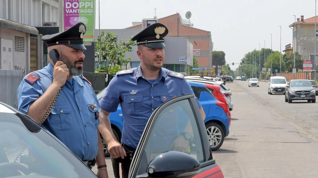 I carabinieri hanno scoperto lo sfruttamento nei negozi di barbiere I carabinieri hanno scoperto lo sfruttamento nei negozi di barbiere