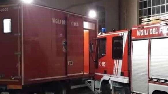 I vigili del fuoco sono intervenuti subito nel pomeriggio di lunedì nella sede della Kme di Forcaci di Barga non appena avvisati dello sforamento dei livelli del cesio
