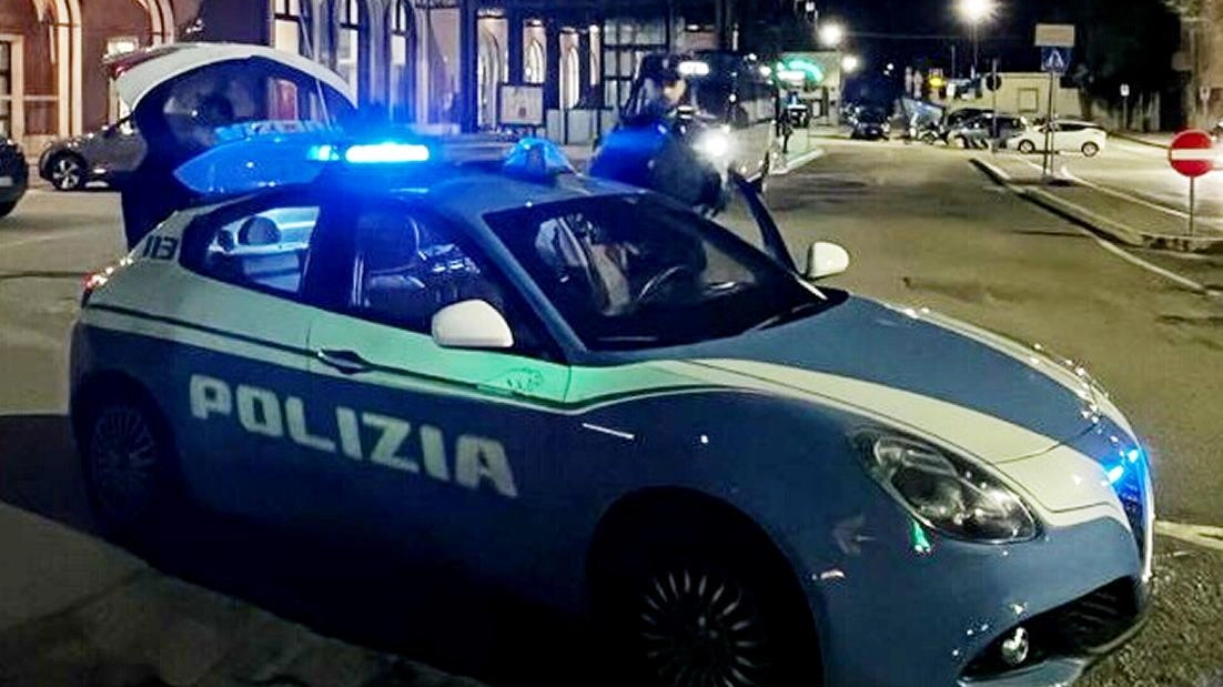 FOLIGNO Arrestato dalla polizia per tentato furto aggravato un 42enne pluripregiudicato. L’episodio si è verificato nella notte di martedì.... FOLIGNO Arrestato dalla polizia per tentato furto aggravato un 42enne pluripregiudicato. L’episodio si è verificato nella notte di martedì....