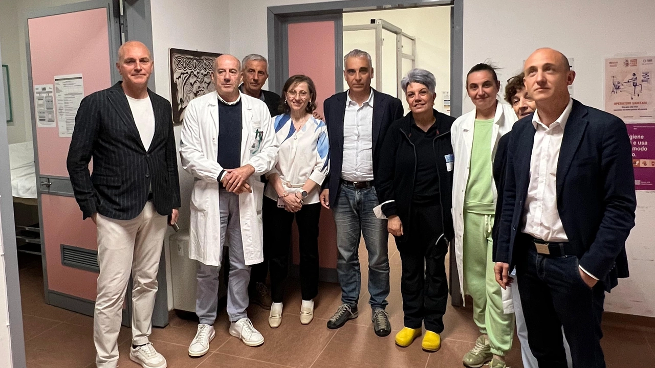 Sopralluogo in ospedale. “Subito nuove assunzioni e sostegni al volontariato”